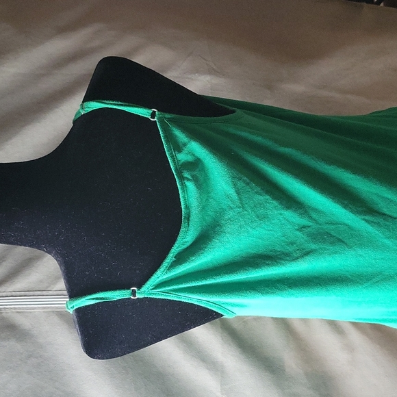 Green top with lace front Large - Picture 5 of 6